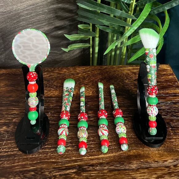 Christmas Grinch Themed Hand-Made Five Custom Beaded Makeup Brushes and Mirror. - Picture 4 of 6